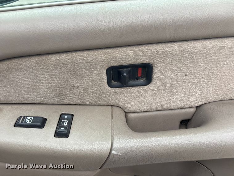 image for item ET5128 2002 Chevrolet Silverado 1500 Ext. Cab pickup truck