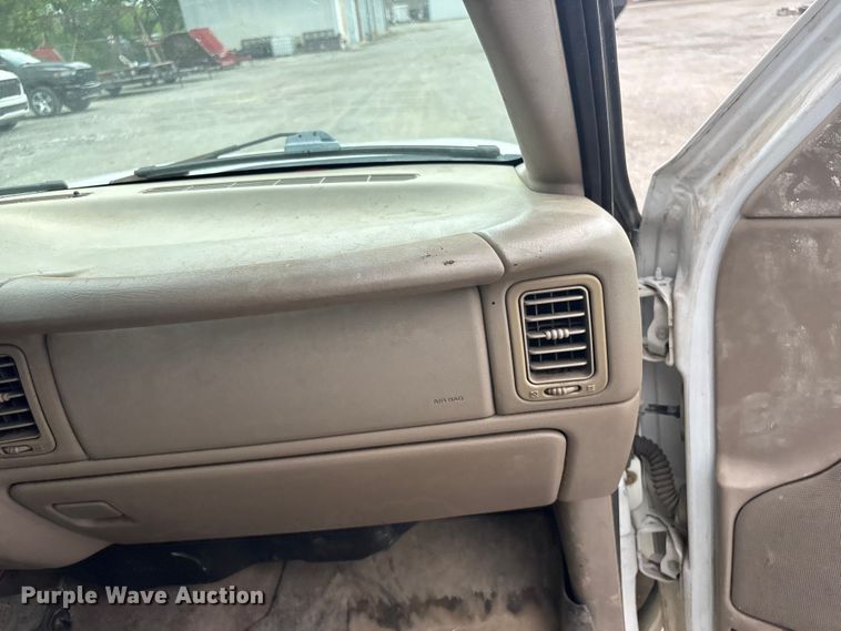 image for item ET5128 2002 Chevrolet Silverado 1500 Ext. Cab pickup truck