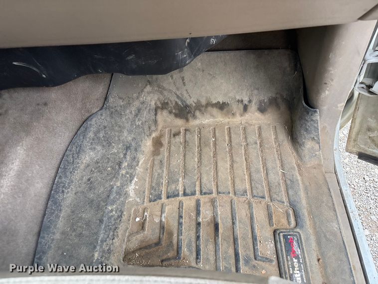 image for item ET5128 2002 Chevrolet Silverado 1500 Ext. Cab pickup truck