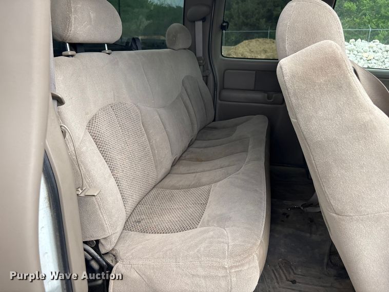 image for item ET5128 2002 Chevrolet Silverado 1500 Ext. Cab pickup truck