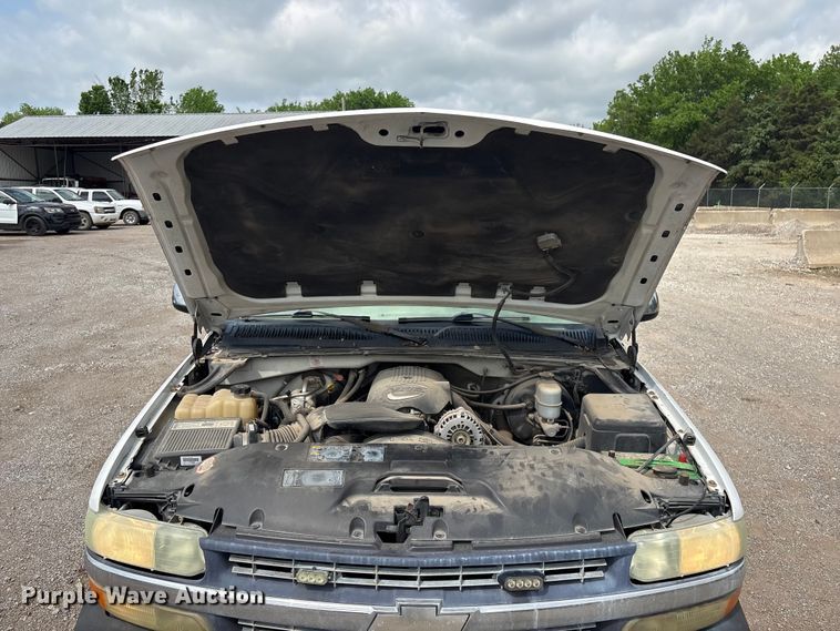 image for item ET5128 2002 Chevrolet Silverado 1500 Ext. Cab pickup truck