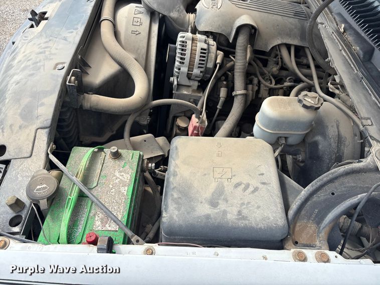 image for item ET5128 2002 Chevrolet Silverado 1500 Ext. Cab pickup truck