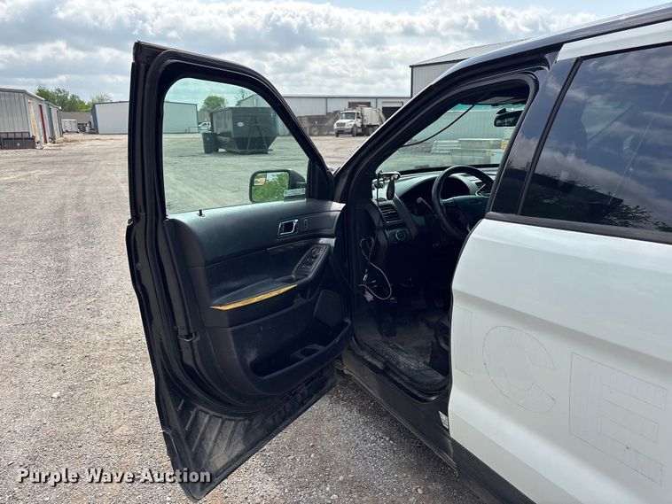 image for item ET5129 2016 Ford Explorer Police Interceptor SUV