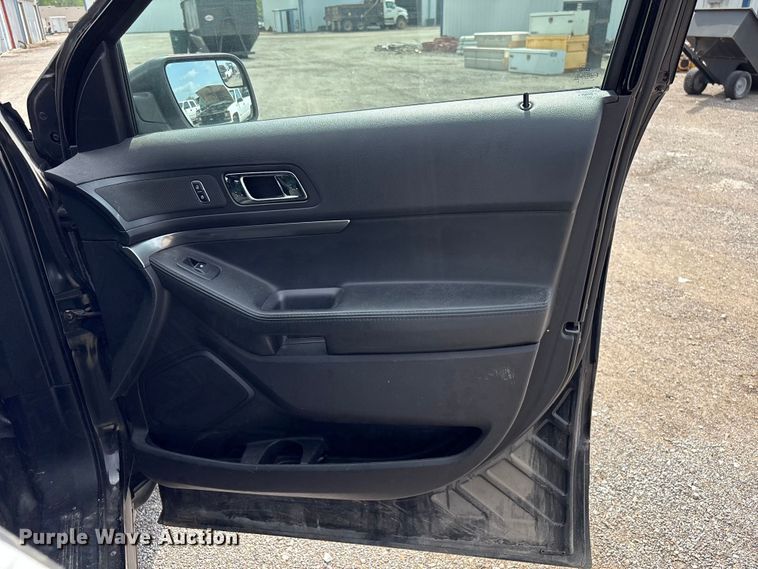 image for item ET5129 2016 Ford Explorer Police Interceptor SUV