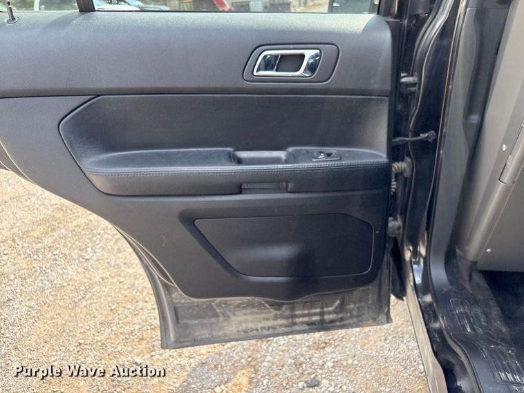 image for item ET5129 2016 Ford Explorer Police Interceptor SUV