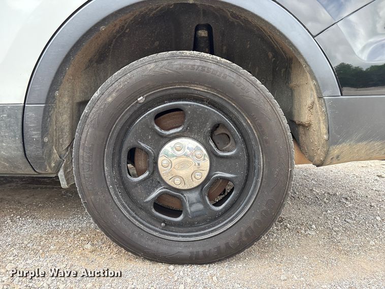 image for item ET5129 2016 Ford Explorer Police Interceptor SUV