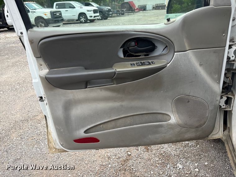 image for item ET5130 2004 Chevrolet Trailblazer SUV