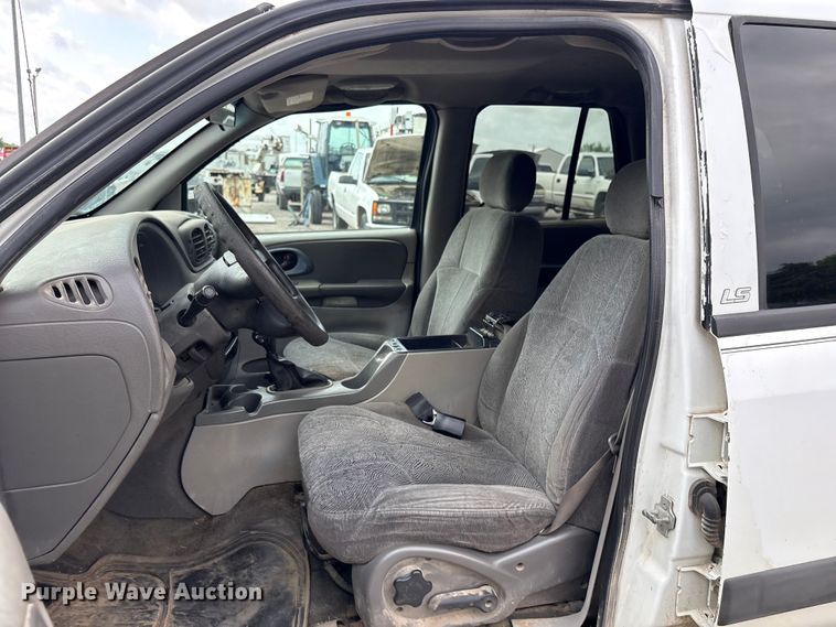 image for item ET5130 2004 Chevrolet Trailblazer SUV