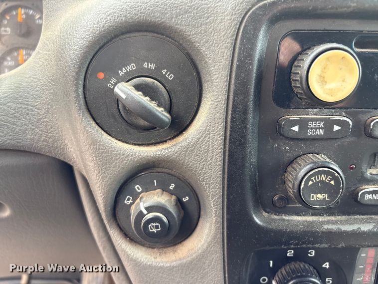 image for item ET5130 2004 Chevrolet Trailblazer SUV