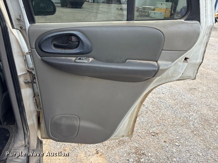 image for item ET5130 2004 Chevrolet Trailblazer SUV