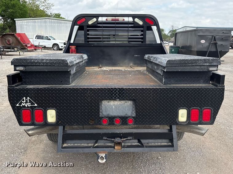 image for item ET5132 2000 Chevrolet 1500 Ext. Cab flatbed pickup truck