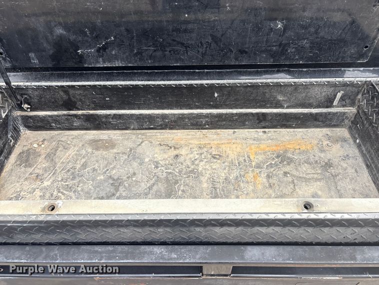 image for item ET5132 2000 Chevrolet 1500 Ext. Cab flatbed pickup truck