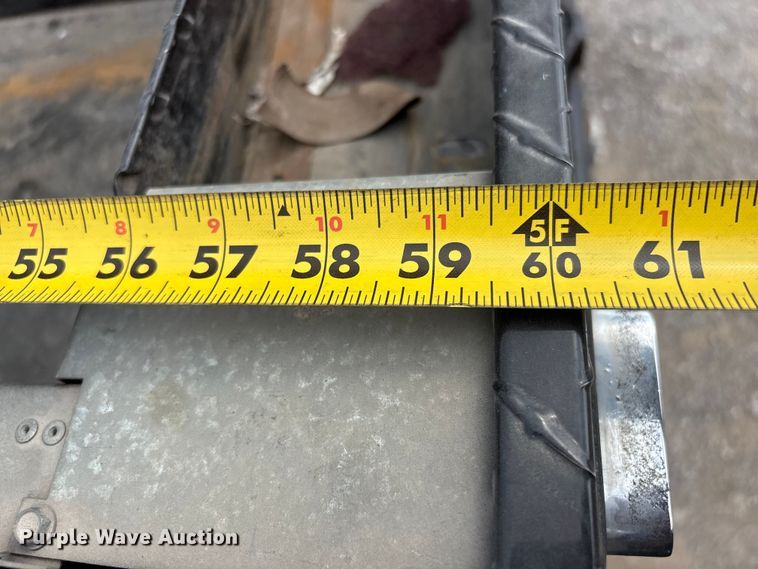 image for item ET5132 2000 Chevrolet 1500 Ext. Cab flatbed pickup truck