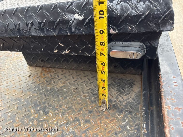 image for item ET5132 2000 Chevrolet 1500 Ext. Cab flatbed pickup truck