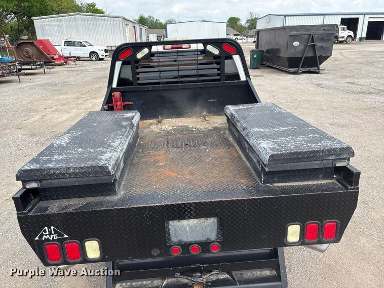 image for item ET5132 2000 Chevrolet 1500 Ext. Cab flatbed pickup truck