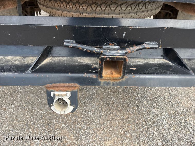 image for item ET5132 2000 Chevrolet 1500 Ext. Cab flatbed pickup truck