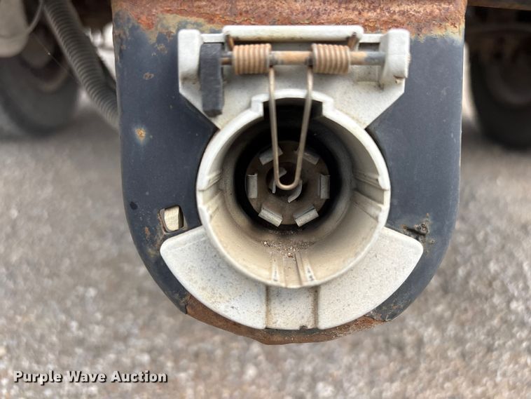 image for item ET5132 2000 Chevrolet 1500 Ext. Cab flatbed pickup truck