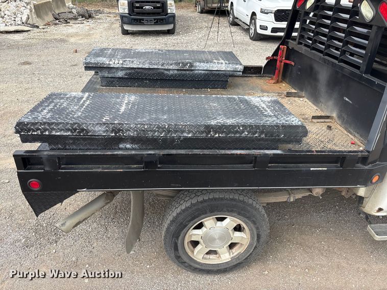 image for item ET5132 2000 Chevrolet 1500 Ext. Cab flatbed pickup truck