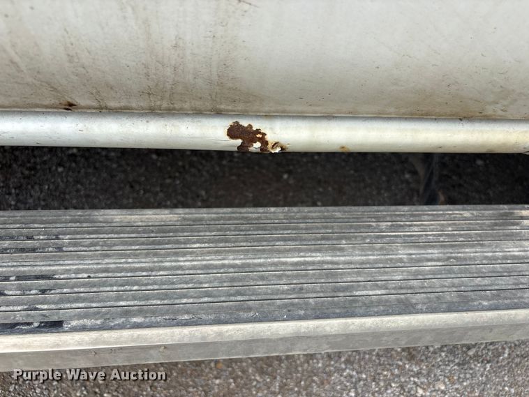 image for item ET5132 2000 Chevrolet 1500 Ext. Cab flatbed pickup truck