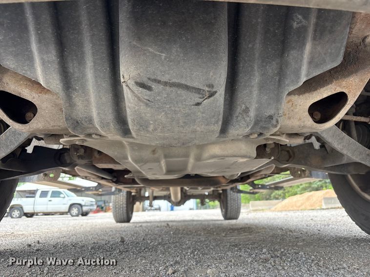 image for item ET5132 2000 Chevrolet 1500 Ext. Cab flatbed pickup truck