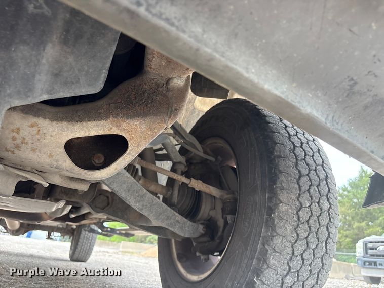 image for item ET5132 2000 Chevrolet 1500 Ext. Cab flatbed pickup truck