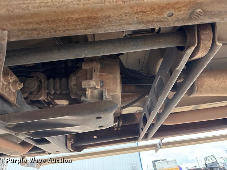 image for item ET5132 2000 Chevrolet 1500 Ext. Cab flatbed pickup truck