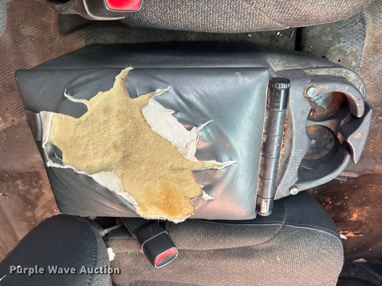 image for item ET5132 2000 Chevrolet 1500 Ext. Cab flatbed pickup truck