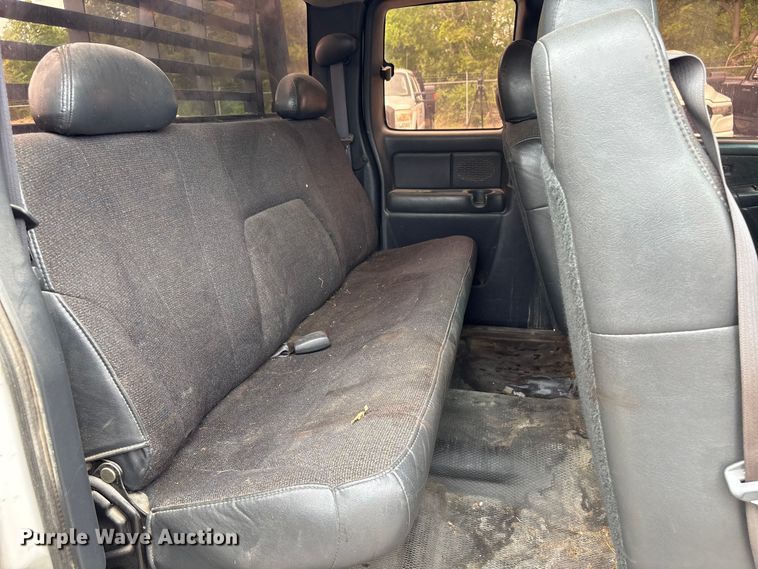 image for item ET5132 2000 Chevrolet 1500 Ext. Cab flatbed pickup truck