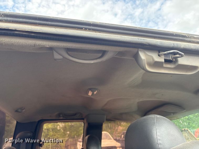 image for item ET5132 2000 Chevrolet 1500 Ext. Cab flatbed pickup truck