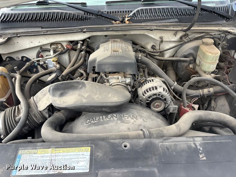 image for item ET5132 2000 Chevrolet 1500 Ext. Cab flatbed pickup truck