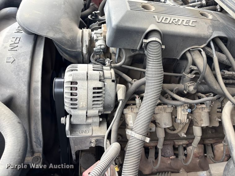 image for item ET5132 2000 Chevrolet 1500 Ext. Cab flatbed pickup truck