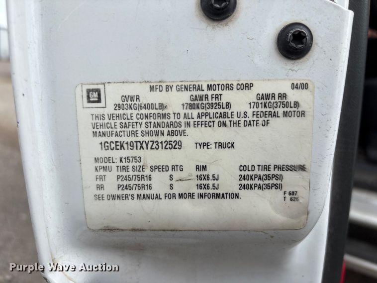 image for item ET5132 2000 Chevrolet 1500 Ext. Cab flatbed pickup truck