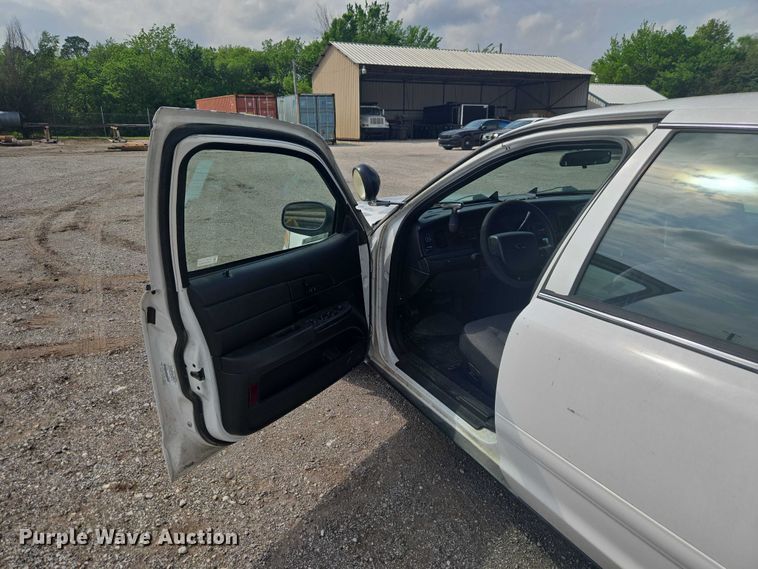 image for item ET5135 2008 Ford Crown Victoria Police Interceptor 