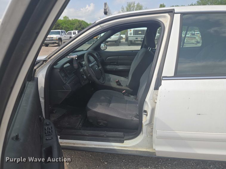 image for item ET5135 2008 Ford Crown Victoria Police Interceptor 