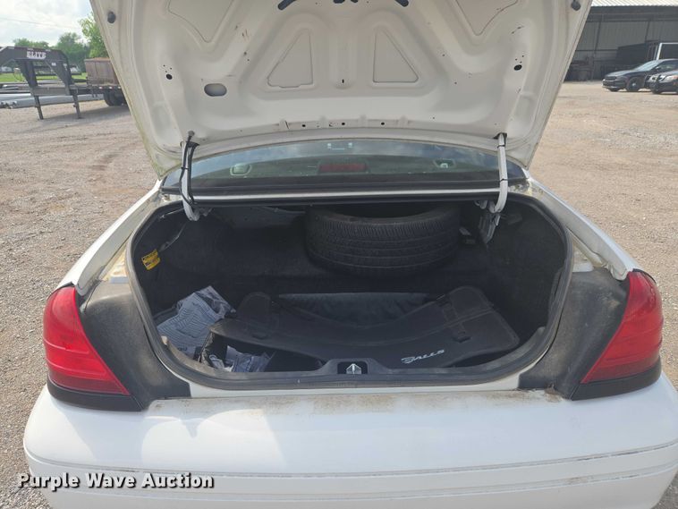 image for item ET5135 2008 Ford Crown Victoria Police Interceptor 