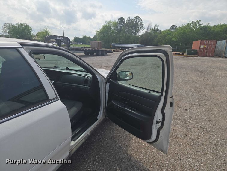 image for item ET5135 2008 Ford Crown Victoria Police Interceptor 