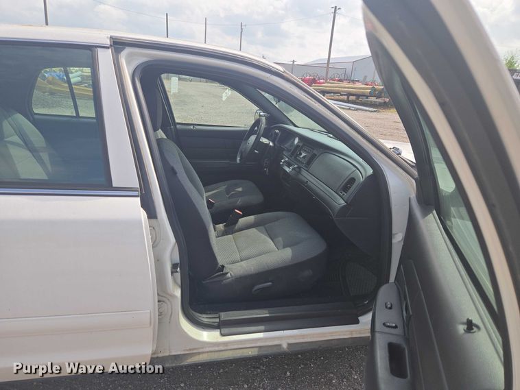 image for item ET5135 2008 Ford Crown Victoria Police Interceptor 