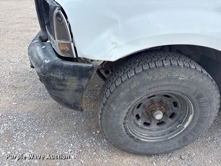 image for item ET5138 2001 Ford F250 Super Duty pickup truck
