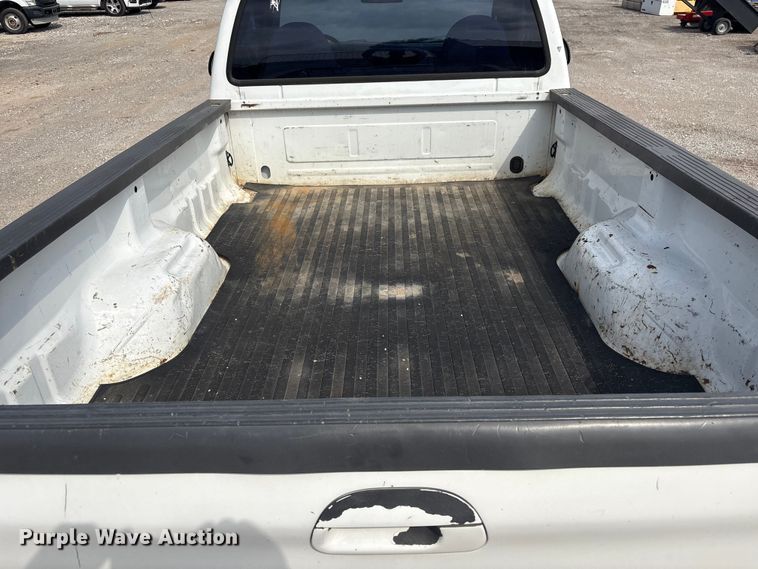 image for item ET5138 2001 Ford F250 Super Duty pickup truck