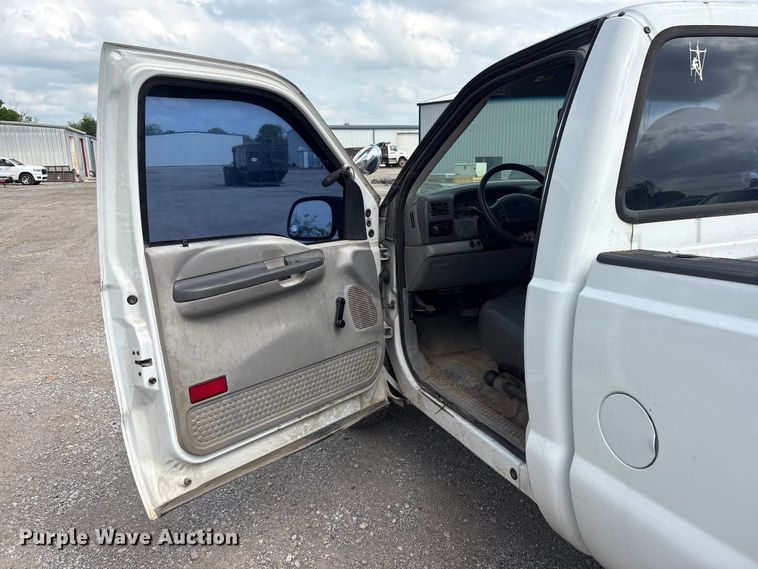 image for item ET5138 2001 Ford F250 Super Duty pickup truck