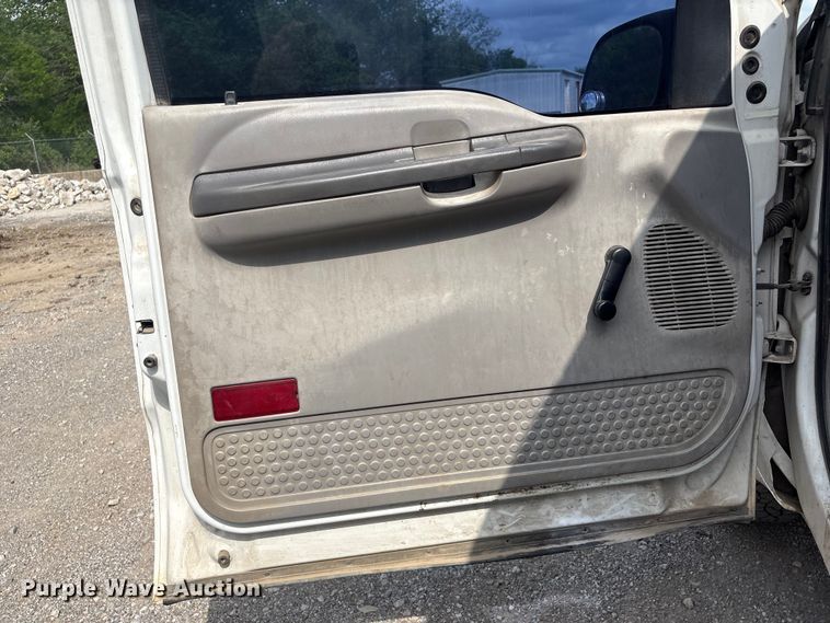 image for item ET5138 2001 Ford F250 Super Duty pickup truck