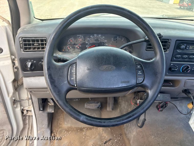 image for item ET5138 2001 Ford F250 Super Duty pickup truck