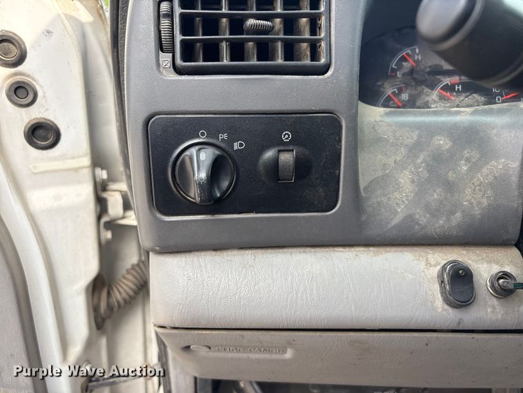image for item ET5138 2001 Ford F250 Super Duty pickup truck