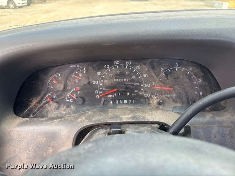 image for item ET5138 2001 Ford F250 Super Duty pickup truck