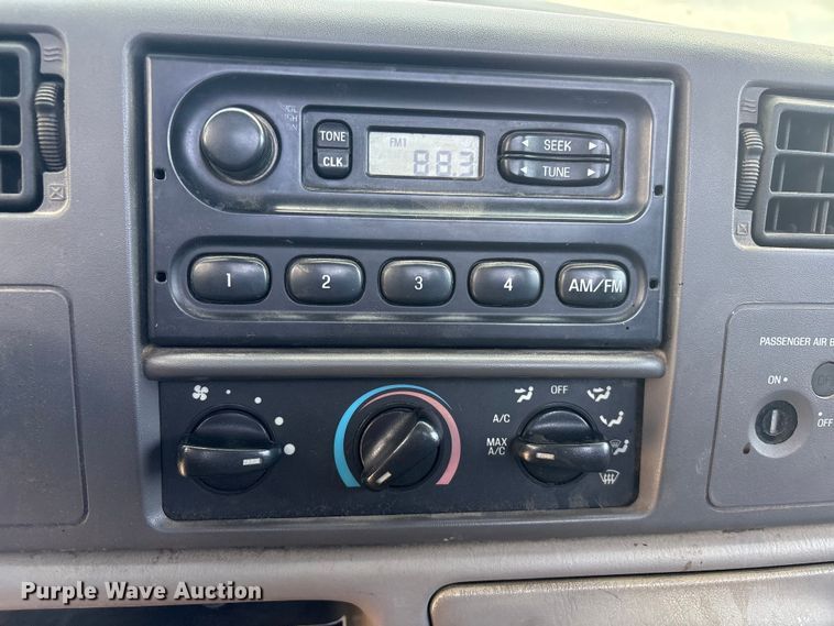 image for item ET5138 2001 Ford F250 Super Duty pickup truck