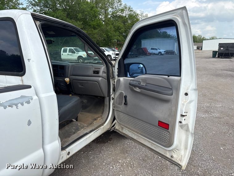 image for item ET5138 2001 Ford F250 Super Duty pickup truck