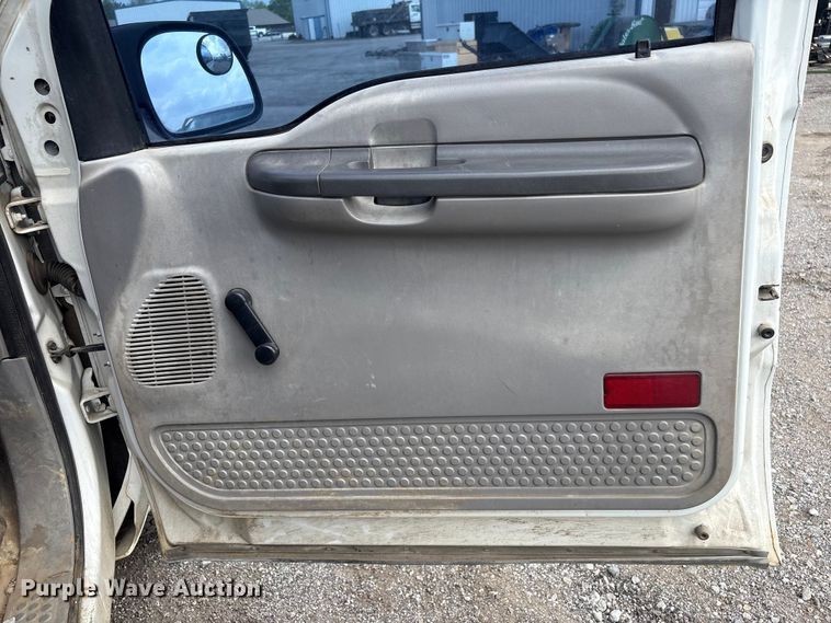 image for item ET5138 2001 Ford F250 Super Duty pickup truck