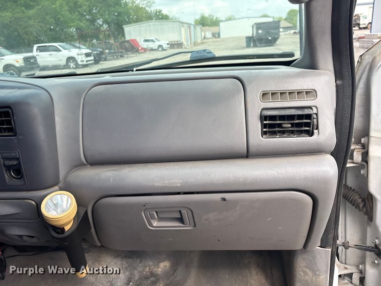 image for item ET5138 2001 Ford F250 Super Duty pickup truck