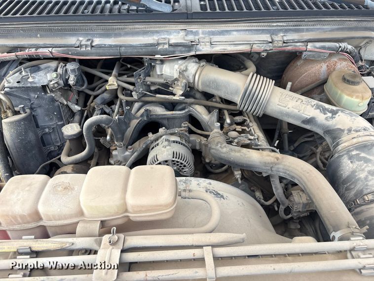 image for item ET5138 2001 Ford F250 Super Duty pickup truck