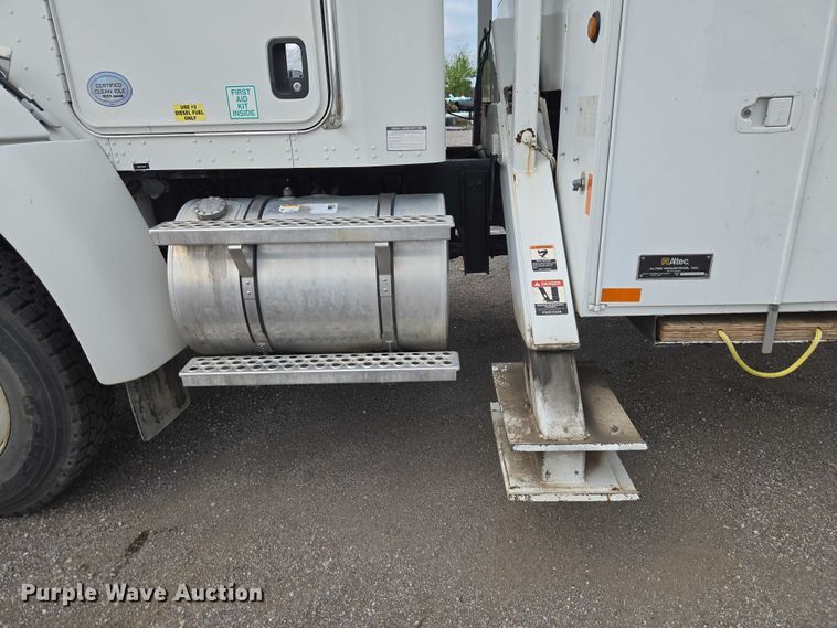 image for item ET5139 2010 Kenworth T370 bucket truck